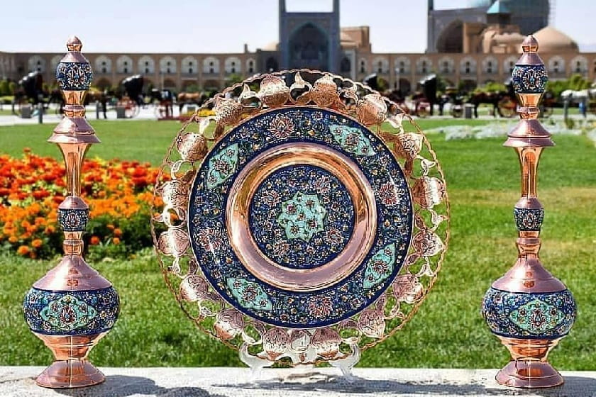 صنایع دستی استان اصفهان جزء بی نظیرتربن صنایع دستی کشور و حتی جهان است و قابلیت های صادرات آن بسیار بالاست
