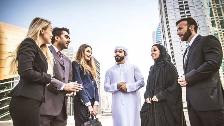 فرهنگ تجاری در امارات تجار این کشور البته از فرهنگ های مختلفی هستند و یک محیط ملتی کالچرال یا چند فرهنگی است