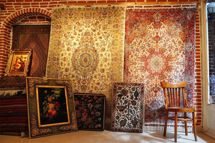 فرش به عنوان یک صنعت با ارزش در استان یزد قدمت بسیار طولانی دارد