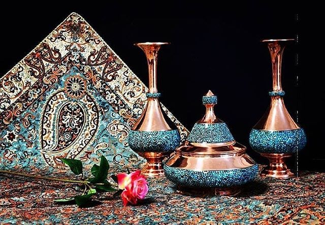  صنایع دستی استان یزد بسیار متنوع است و برخی از آنها از شهرت جهانی دارند