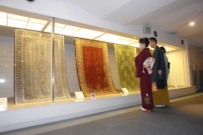 ژاپنی‌ ها به فرش ایرانی بیشتر مثل اثر هنری نگاه می‌کنند و با تمرکز روی این کشور می‌توان صادرات فرش دستباف ایرانی را به این کشور رونق داد