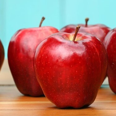 سیب لرستان بخصوص سیب گلاب بروجرد یک برند و معروف است که قابلیت صادرات بالایی دارد