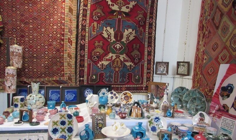 استان آذربايجان شرقی از کانون‌های صنایع‌دستی ايران است به‌طوری که فرش دستباف تبریز  در دنیا کاملاً شناخته شده است