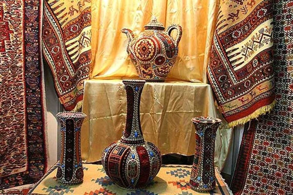 کرمانشاه در سال ۱۳۹۹ رتبه سوم صادرات صنایع دستی را بین استان های کشور داشته است