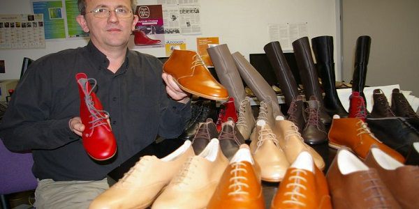 تجمیع و استفاده از ظرفیت های خالی کارگاهها و کارخانجات تولید کفش چرم می تواند یک مدیر و صادرکننده را در صادرات کفش چرم موفق کند