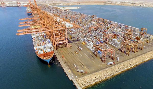 بندر صلاله کشور عمان سومین بندر بزرگ خاورمیانه امکانات زیادی برای واردات و صادرات مجدد دارد