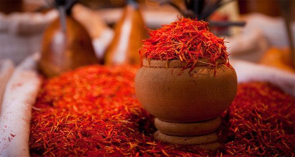 زعفران یکی از گران ترین ادویه های دنیا است و به علت قیمت بالای آن می توان ان را به سایر کشورها صادر کرد
