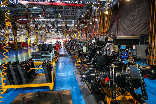 کارخانه‌های بزرگی همچون ماشین‌سازی تبریز و تراکتورسازی در آن احداث شد و نقش ویژه‌ای در توسعه صنعت کشور ایفا کرده‌اند.