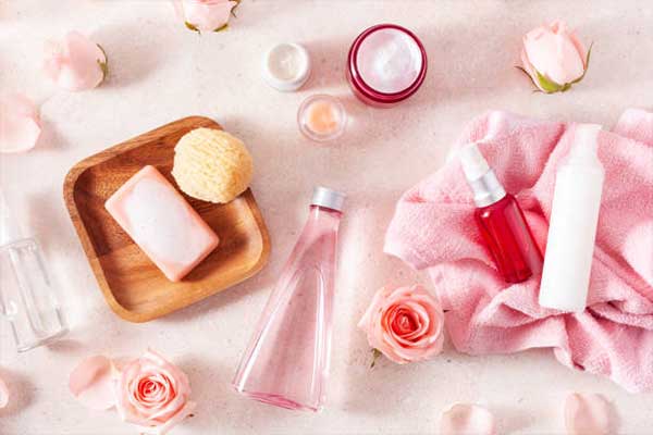 صنایع بهداشتی و آرایشی زیادی در چین نسبت به خرید فرآورده‌های گلاب بخصوص به صورت کنسانتره علاقه پیدا کرده‌اند!
